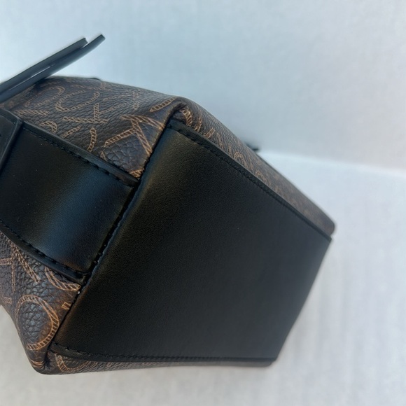 New CALVIN KLEIN Millie Signature Triple Compartment Crossbody - Picture 9 of 11